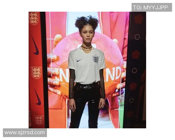 时尚女装足球上衣推荐打造运动与潮流完美结合的个性风格